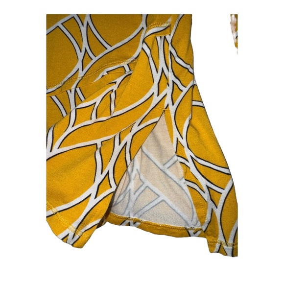 Zenergy by Chico’s Asymmetrical Yellow Patterned Long Sleeve Top Size 2 Large - Picture 5 of 10